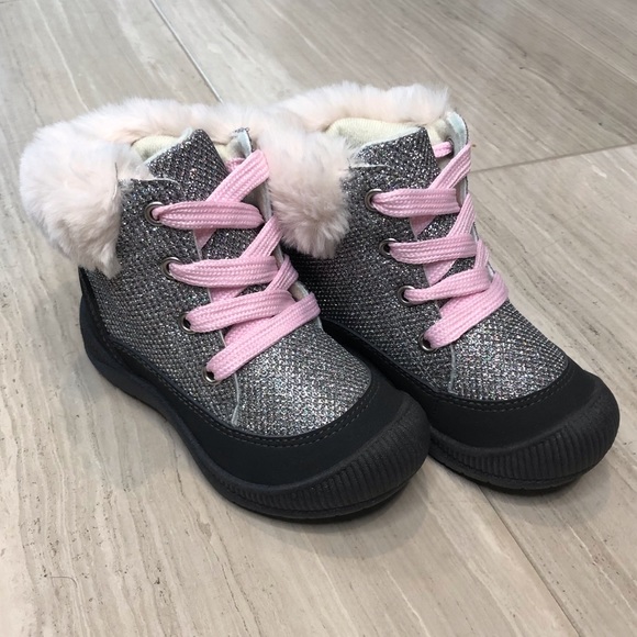 OshKosh B'gosh Other - NWT OshKosh B'gosh Joyita2 Toddler Winter Fashion Boots Gray Pink Washable 7